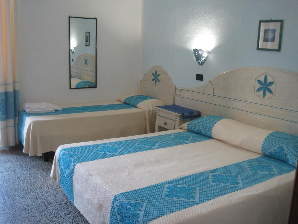 Hotel Moderno Santa Teresa Gallura Zimmer foto